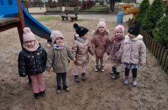 2024-03-13 - Biedronki - Zabawy na placu przedszkolnym